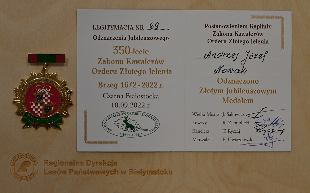 Jubileuszowy Złoty Medal oraz pamiątkowa legitymacja, fot. Rafał Supiński