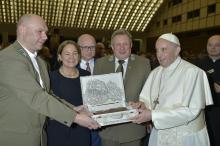 Papież poświęcił nasiona świerka pospolitego z Puszczy Białowieskiej
