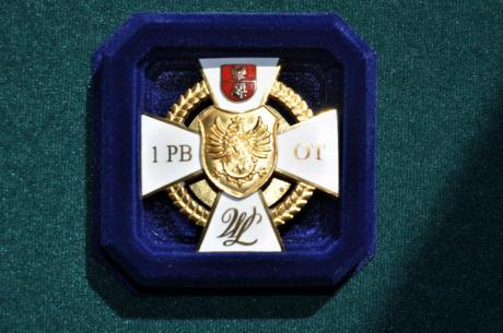 Odznaka pamiątkowa 1 PBOT dla Dyrektora RDLP w Białymstoku