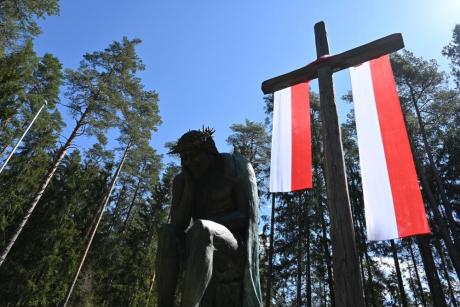 W Puszczy Augustowskiej odsłonięto pomnik ofiar Obławy Augustowskiej